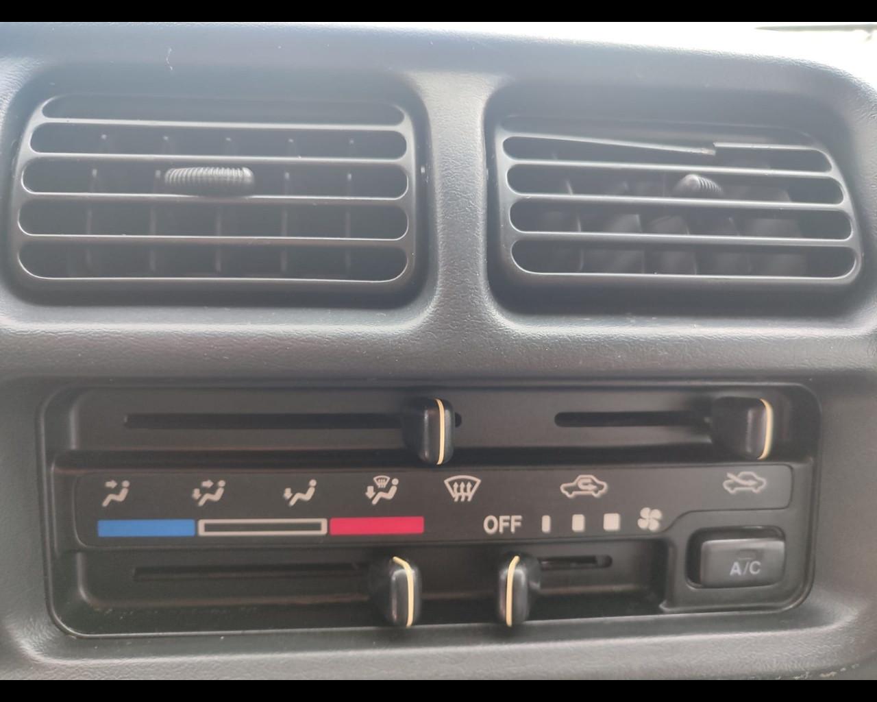 SUZUKI Jimny 3ª serie - Jimny 1.3i 16V cat 4WD JLX