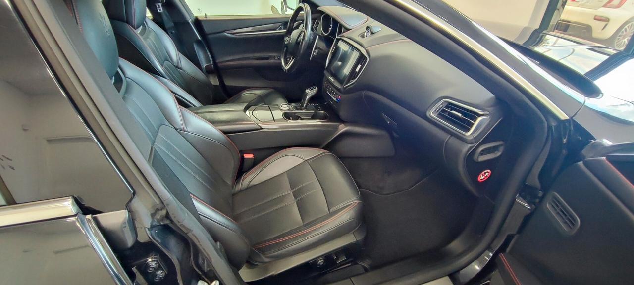 Maserati Ghibli V6 430 CV Q4 Gransport
