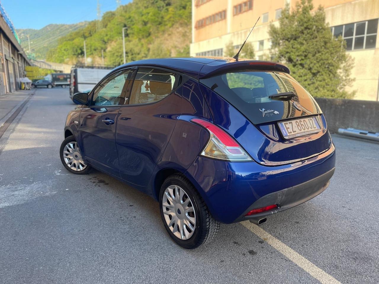 Lancia Ypsilon 1.2 69 CV 5 porte Silver