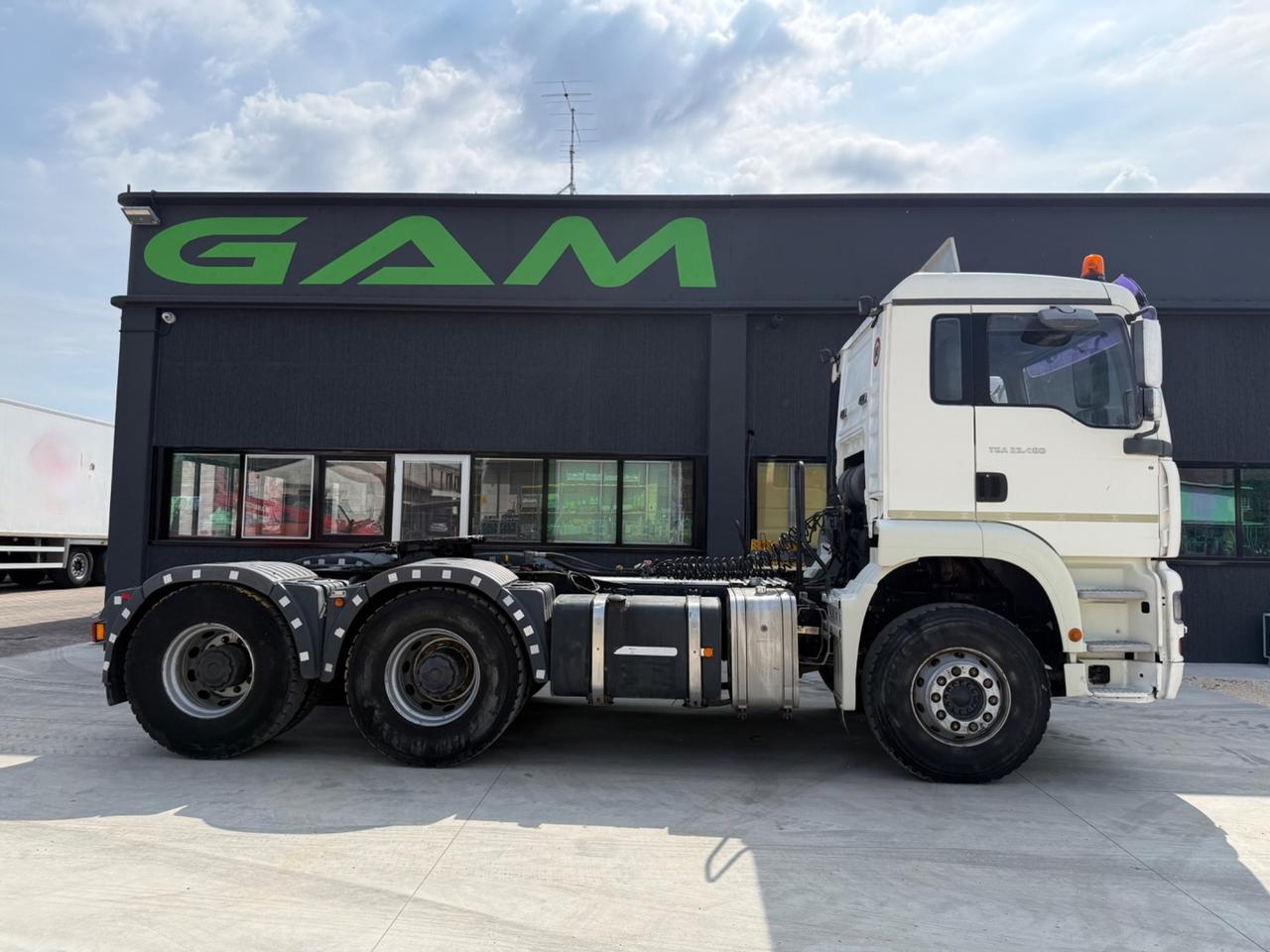 MAN 33.480 TGA trattore mezzo d'opera 6x4 impianto ribaltabile