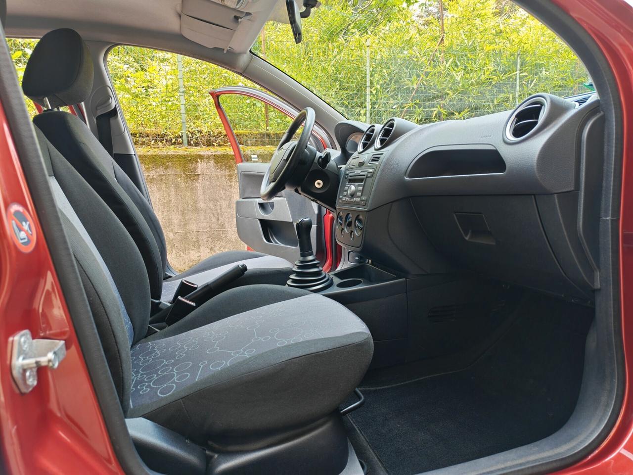 Ford Fiesta 1.2 BENZINA 75cv / 37.000km / Unipro