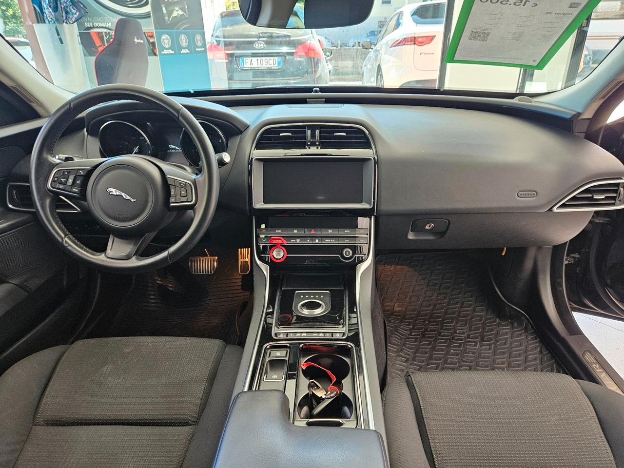 Jaguar XE 2.0 D 180 CV aut. Pure