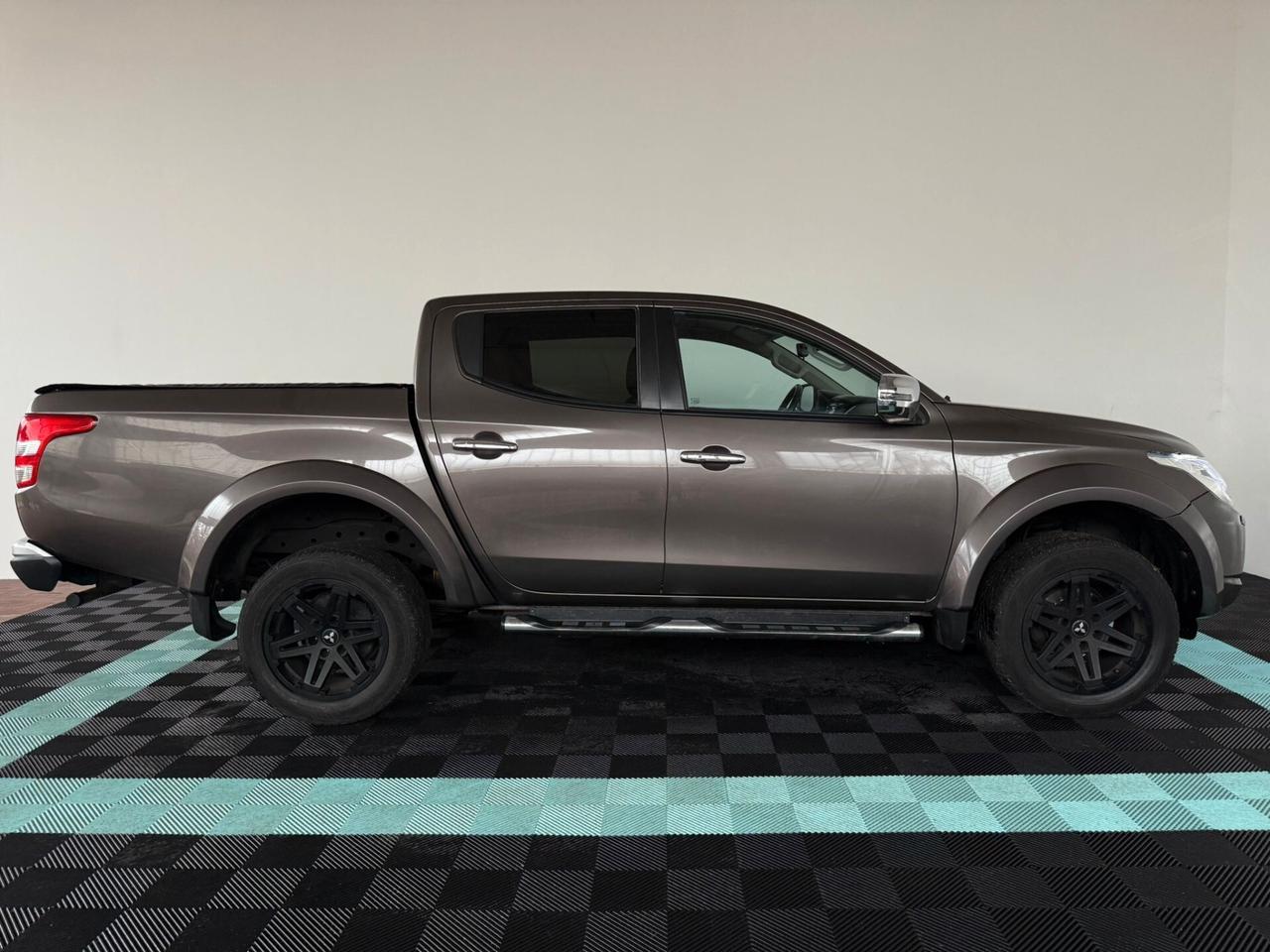 Mitsubishi L200 2.4 DI-D/181CV Double Cab Intense Autom.