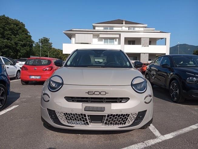 Fiat 600 Hybrid 110 CV DCT MHEV Business