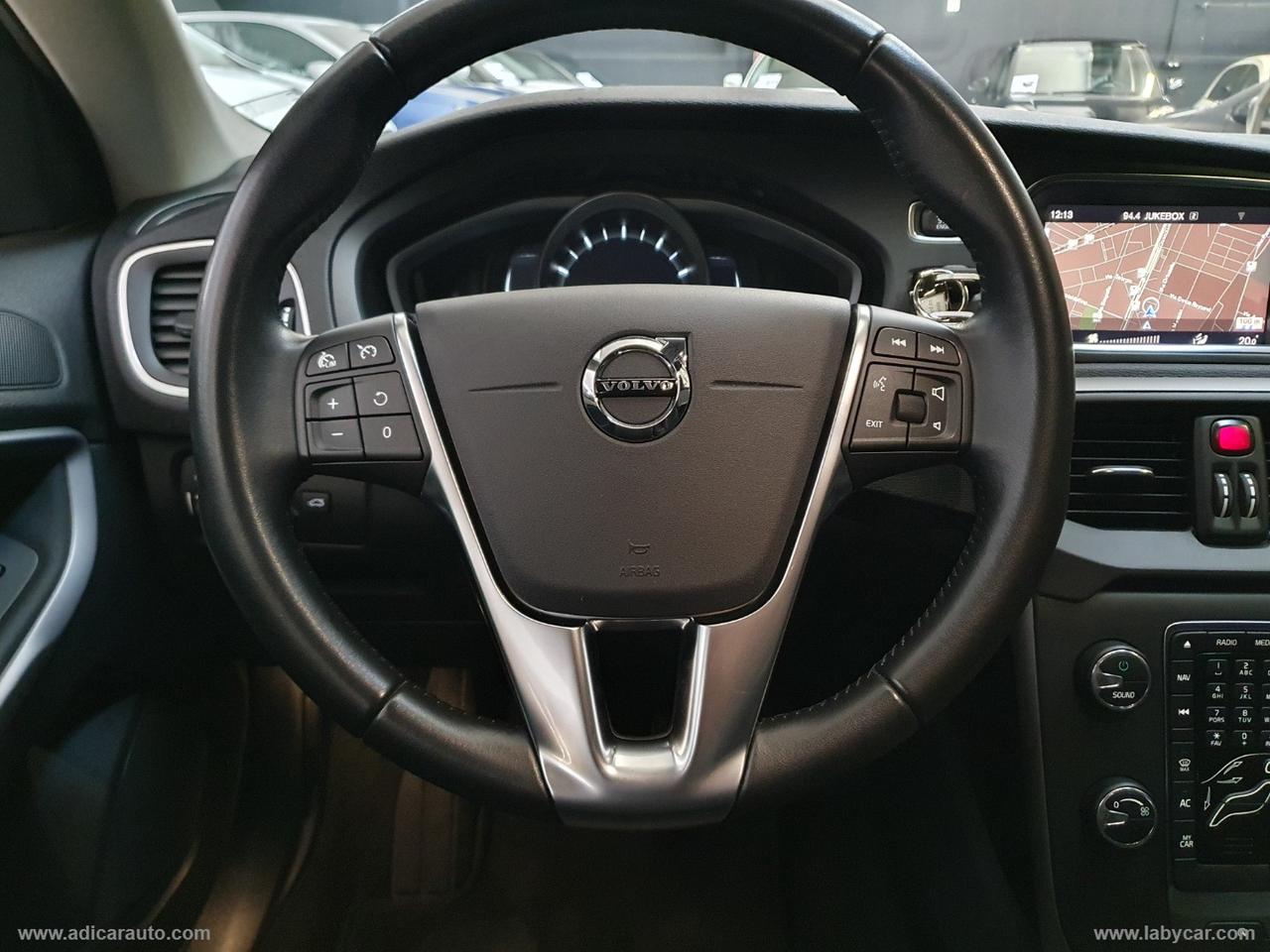 VOLVO V40 T2