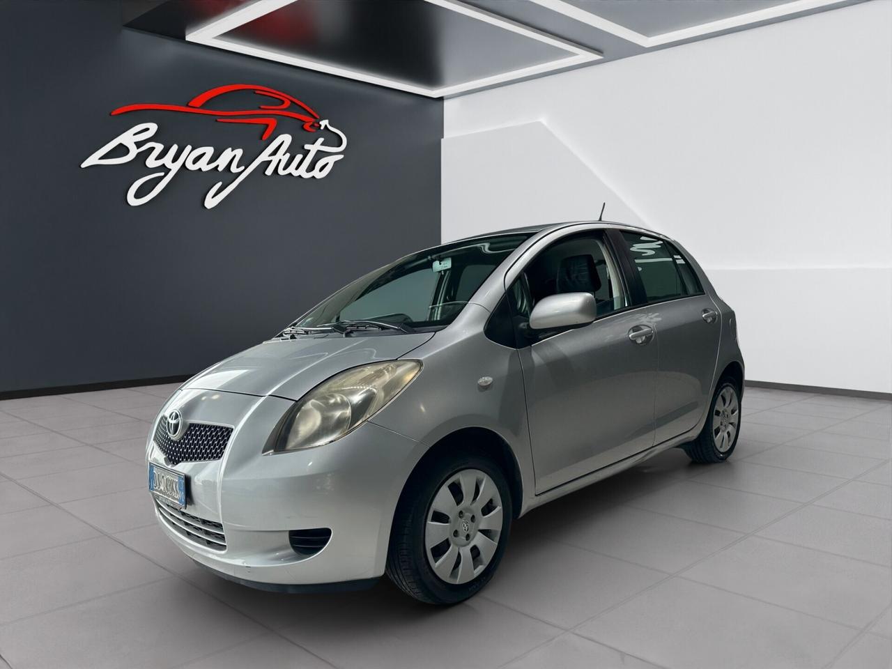 Toyota Yaris 1.0 5 porte Sol