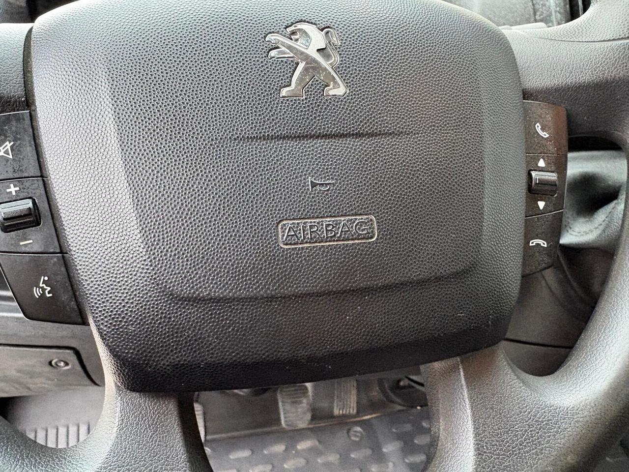 Peugeot Boxer 330 PREMIUM 2.2 BlueHDi PM-TM L2 H2 SPOTICAR