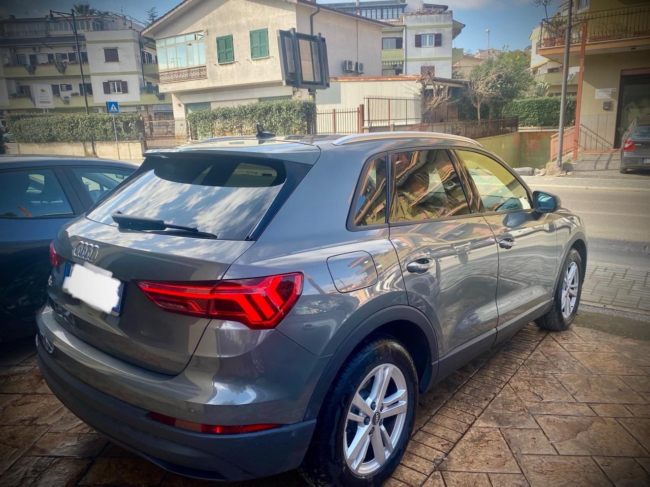 Audi Q3 35 TDI S tronic Business