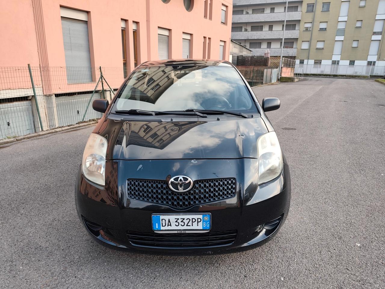 Toyota Yaris 1.3 benz 5 porte frizione nuova