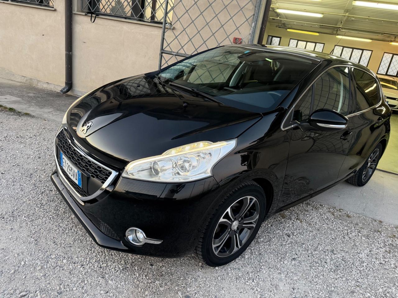 Peugeot 208 PureTech 82 5 porte Allure