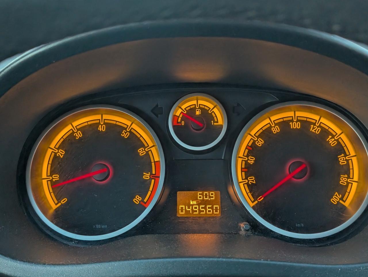 49.000km Opel Corsa 1.2 3 porte b-color