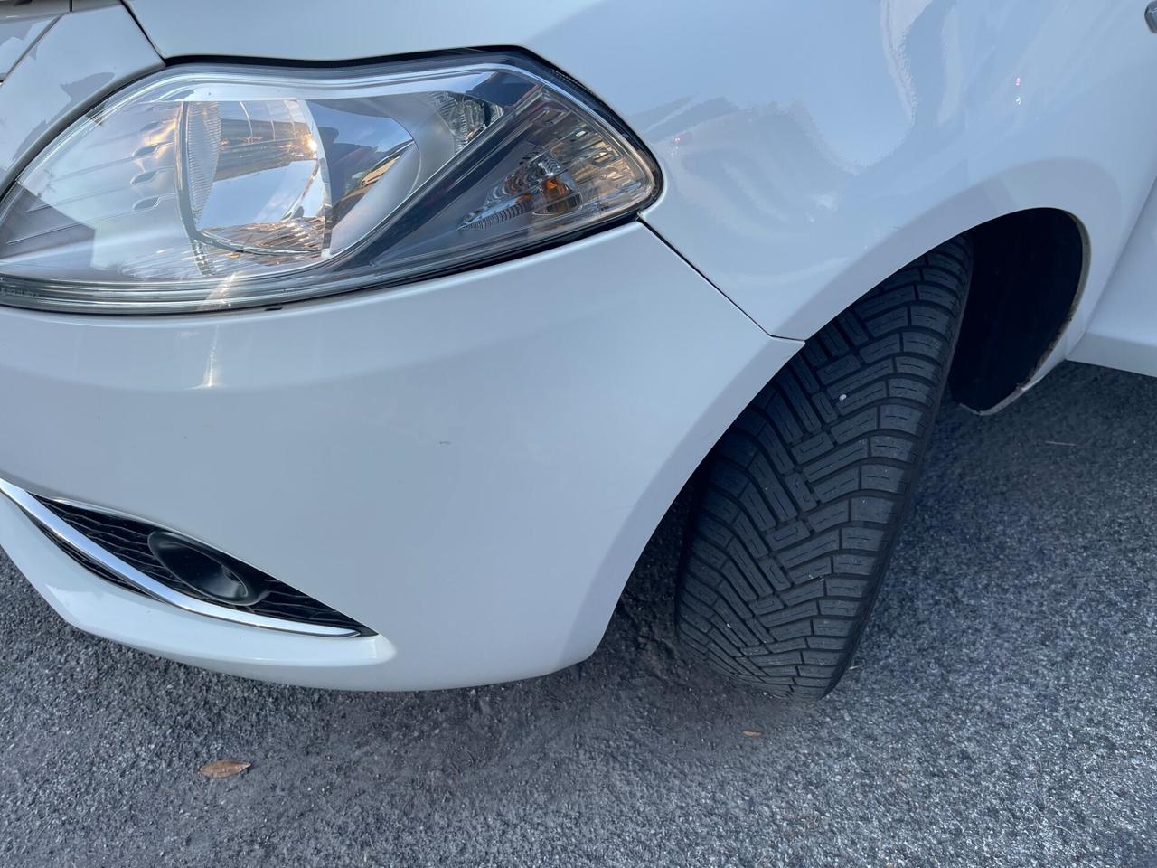 Lancia Ypsilon 1.2 69 CV 5 porte GPL Ecochic Gold