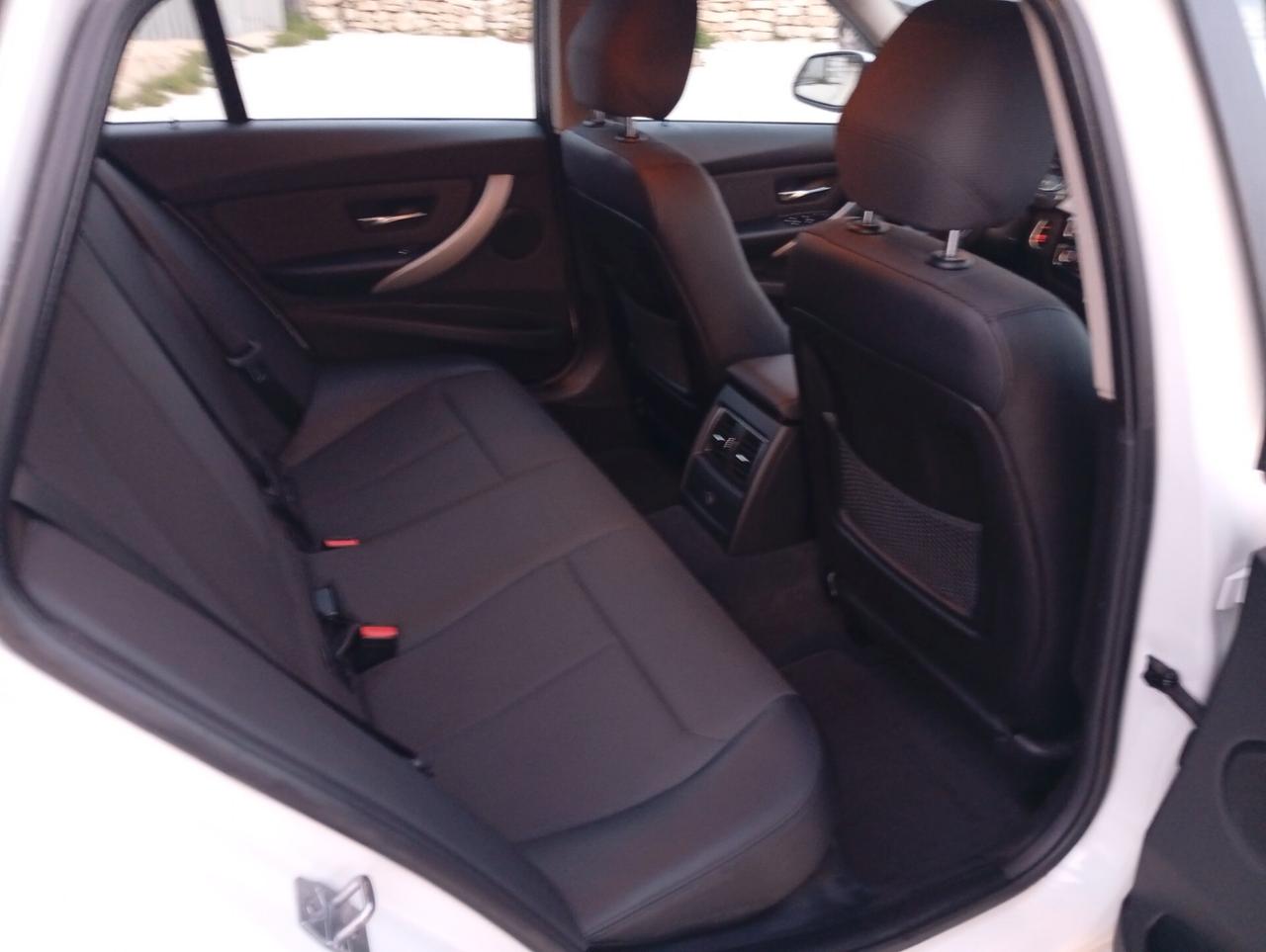 Bmw 320d xDrive Touring Luxury