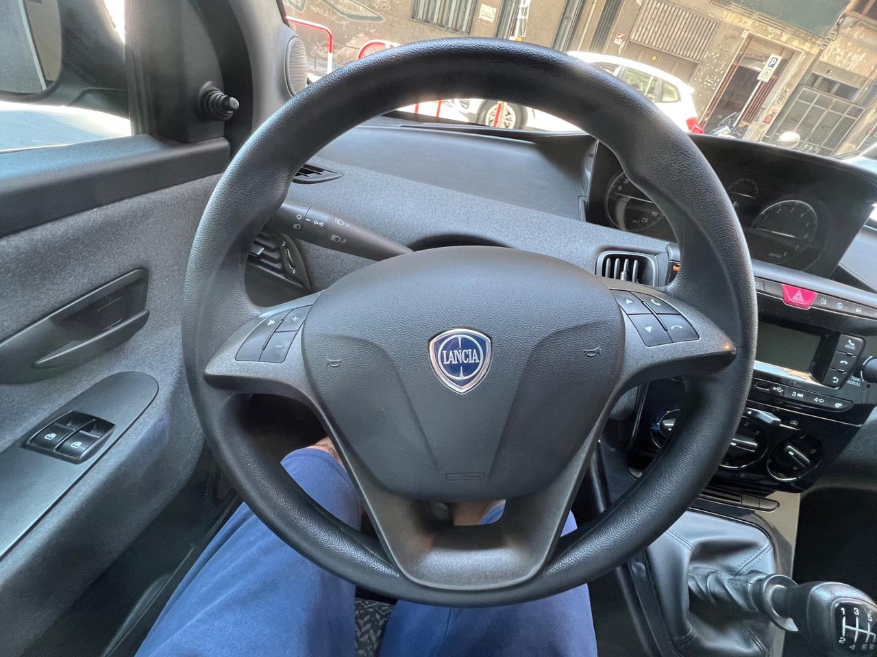 Lancia Ypsilon 1.0 FireFly 5 porte S&S Hybrid Ecochic Silver