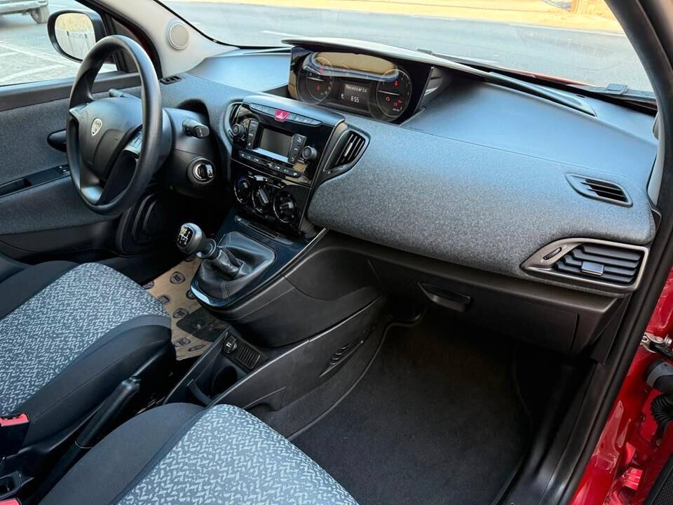 Lancia Ypsilon 0.9 TwinAir 85cv Metano Ecochic Silver