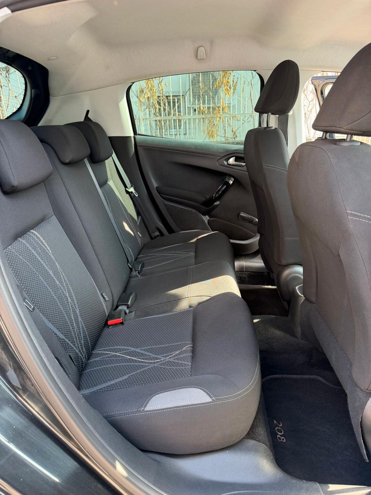 Peugeot 208 1.4 HDi 68 CV 5 porte Active Neopatentati