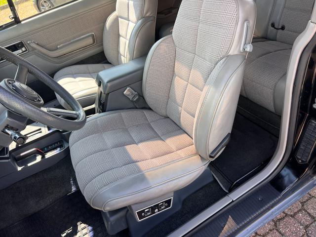 JEEP Cherokee 4.0 XJ LAREDO - AUTOMATICO 3 PORTE