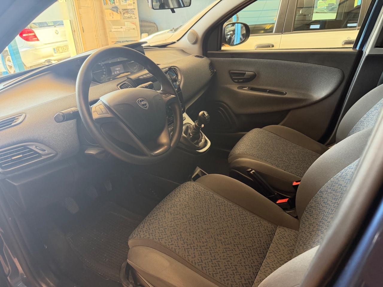 Lancia Ypsilon 1.0BENZ Hybrid 2022 NUOVA