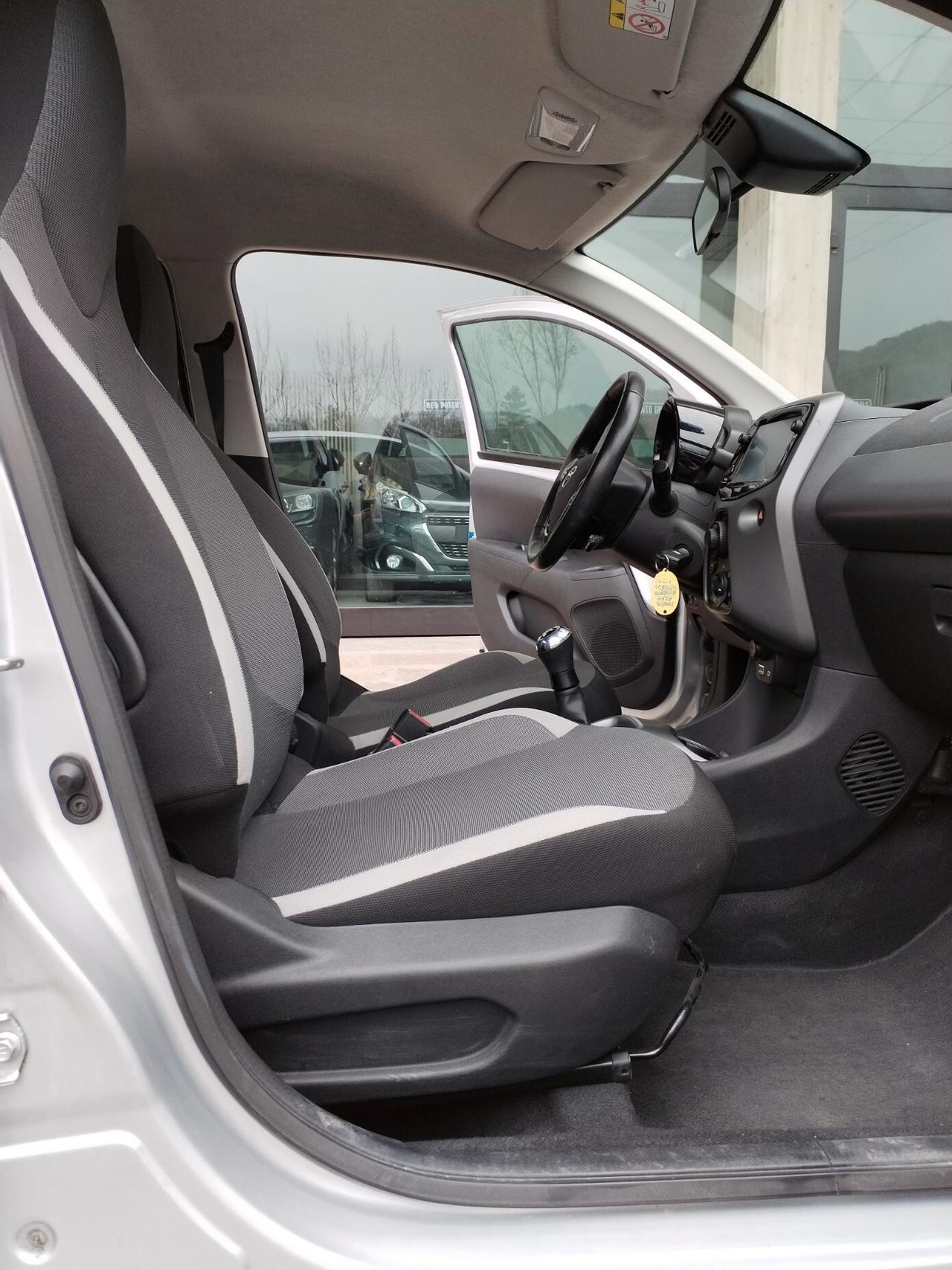 Toyota Aygo Connect 1.0 VVT-i 72 CV 5 porte x-clusiv