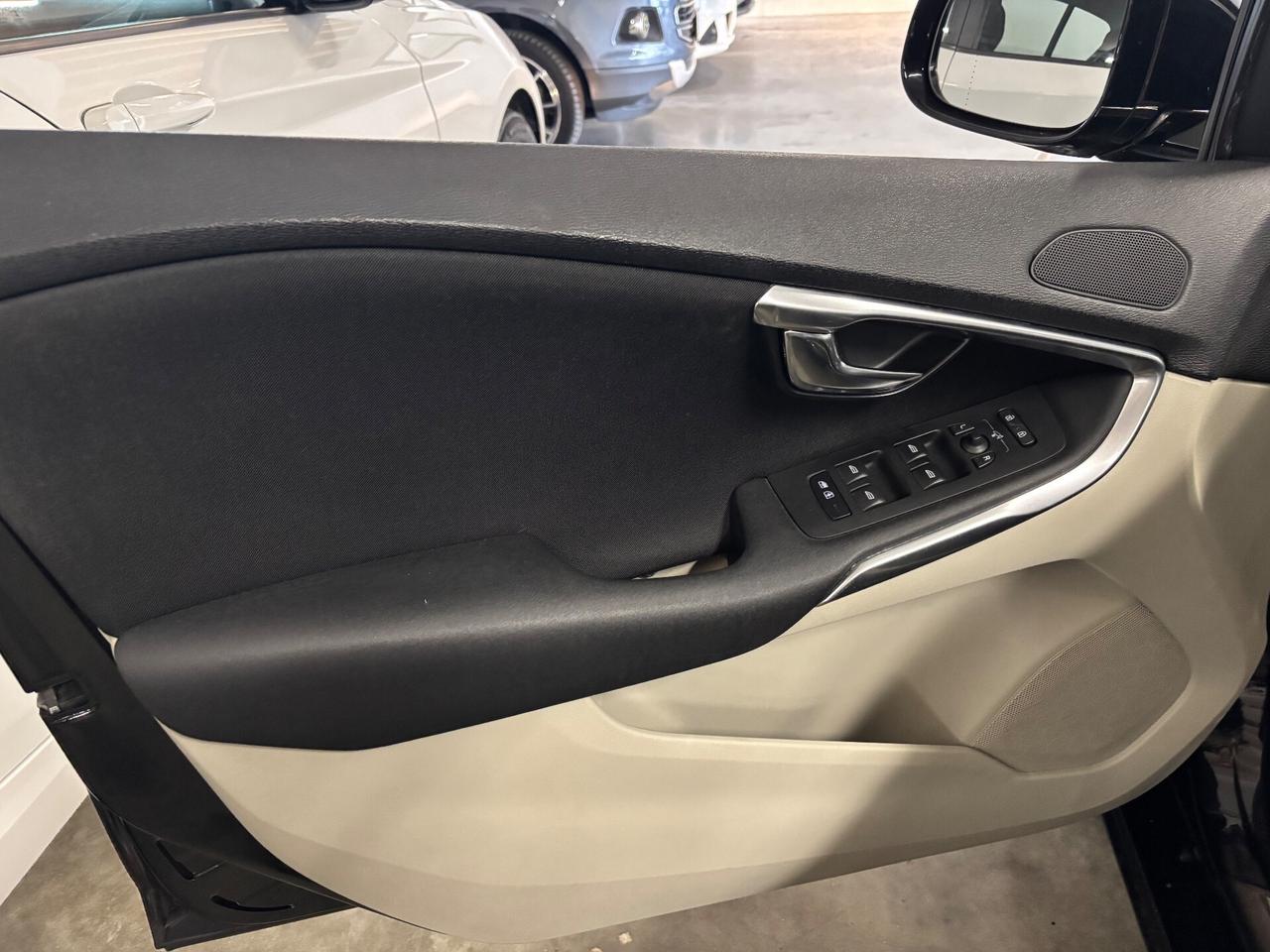 Volvo V40 D2 1.6 |INTERNI B-COLOR|TETTO|