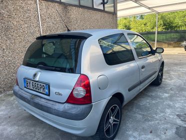 Renault Clio 1.4 16V benzina neopatentati