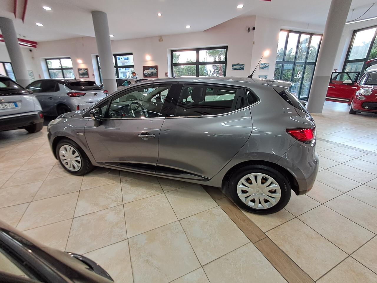 Renault Clio 1.2 75CV 5 porte Costume National