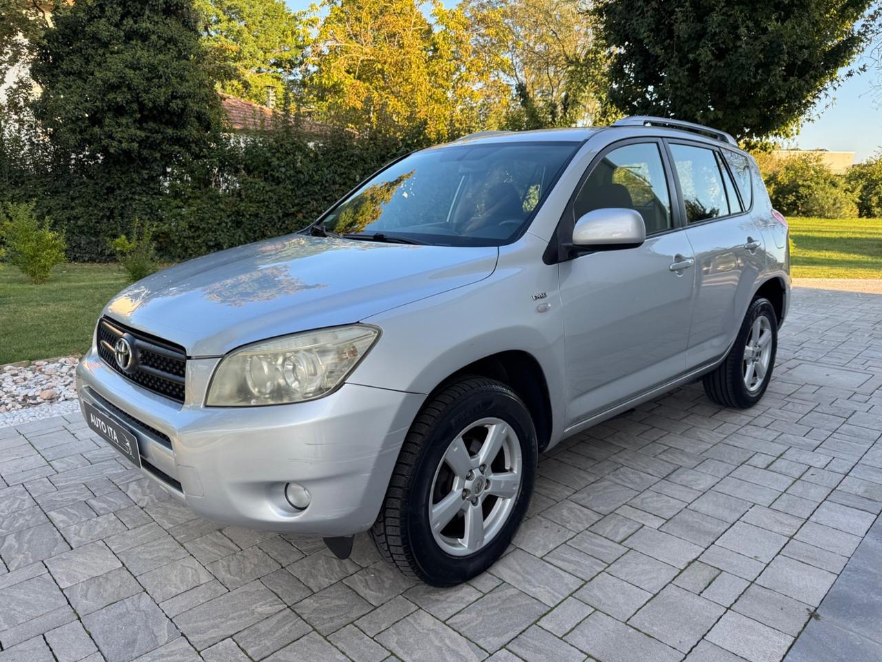 Toyota RAV 4 RAV4 2.2 D-4D 136 CV Luxury OK NEOPATENTATI