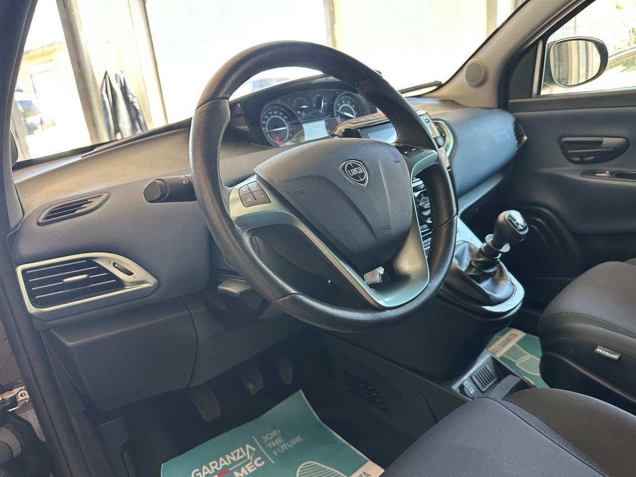 Lancia Ypsilon 1.0 FireFly 5 porte S&S Hybrid Platino 2024