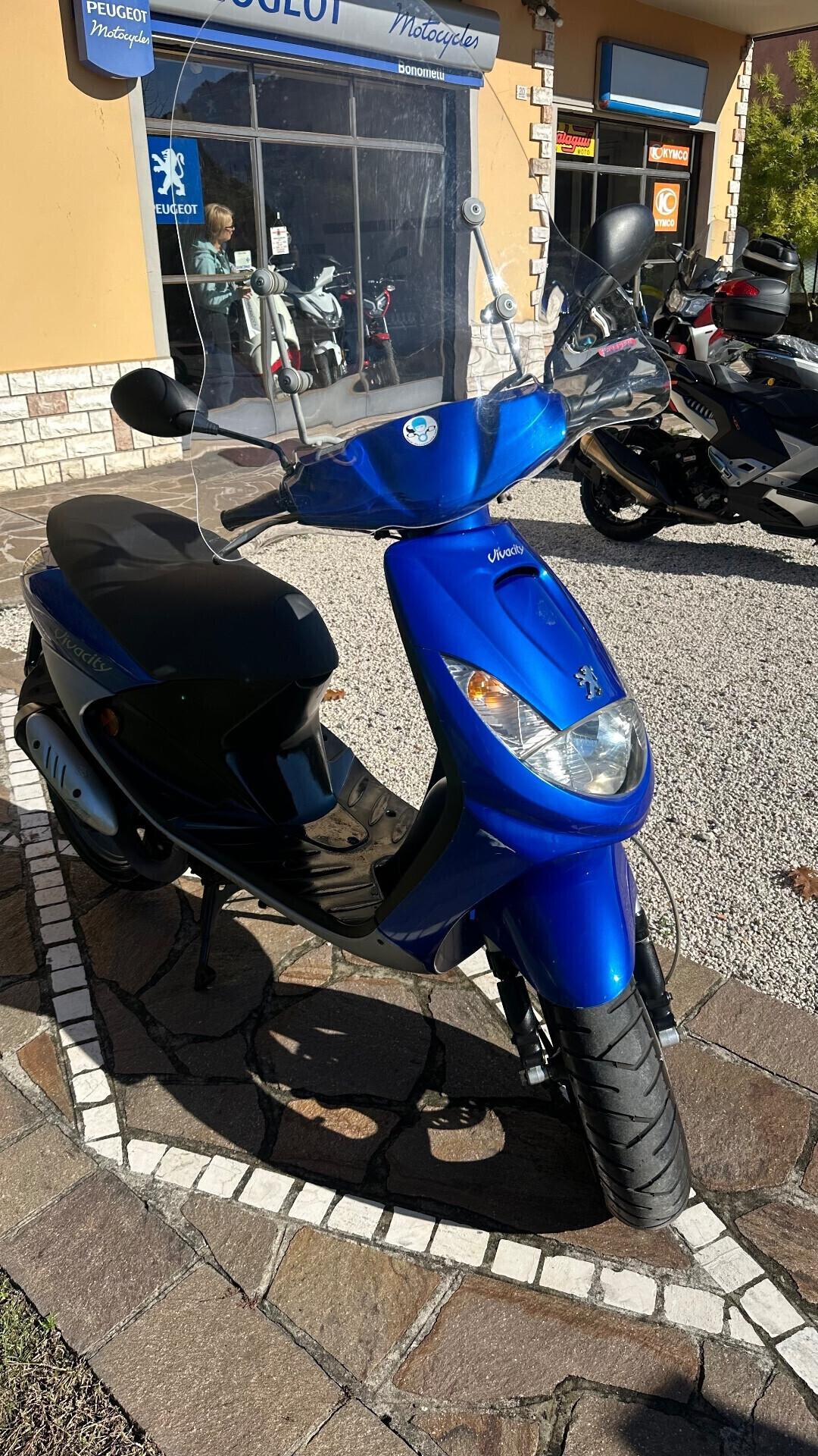 Peugeot Vivacity 50 2 tempi con parabrezza