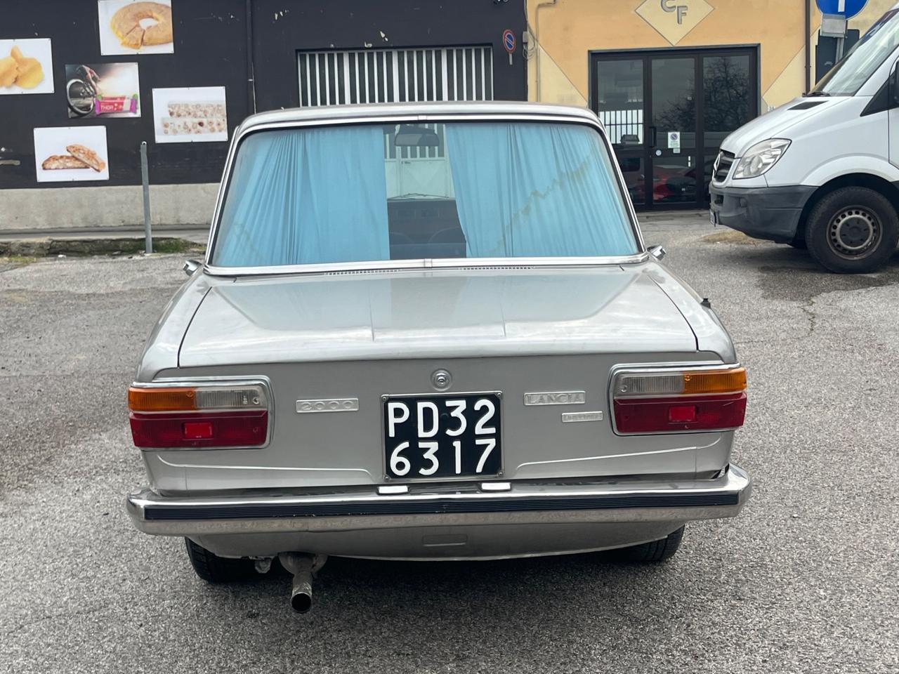 Lancia 2000 iniezione ( Flavia berlina )