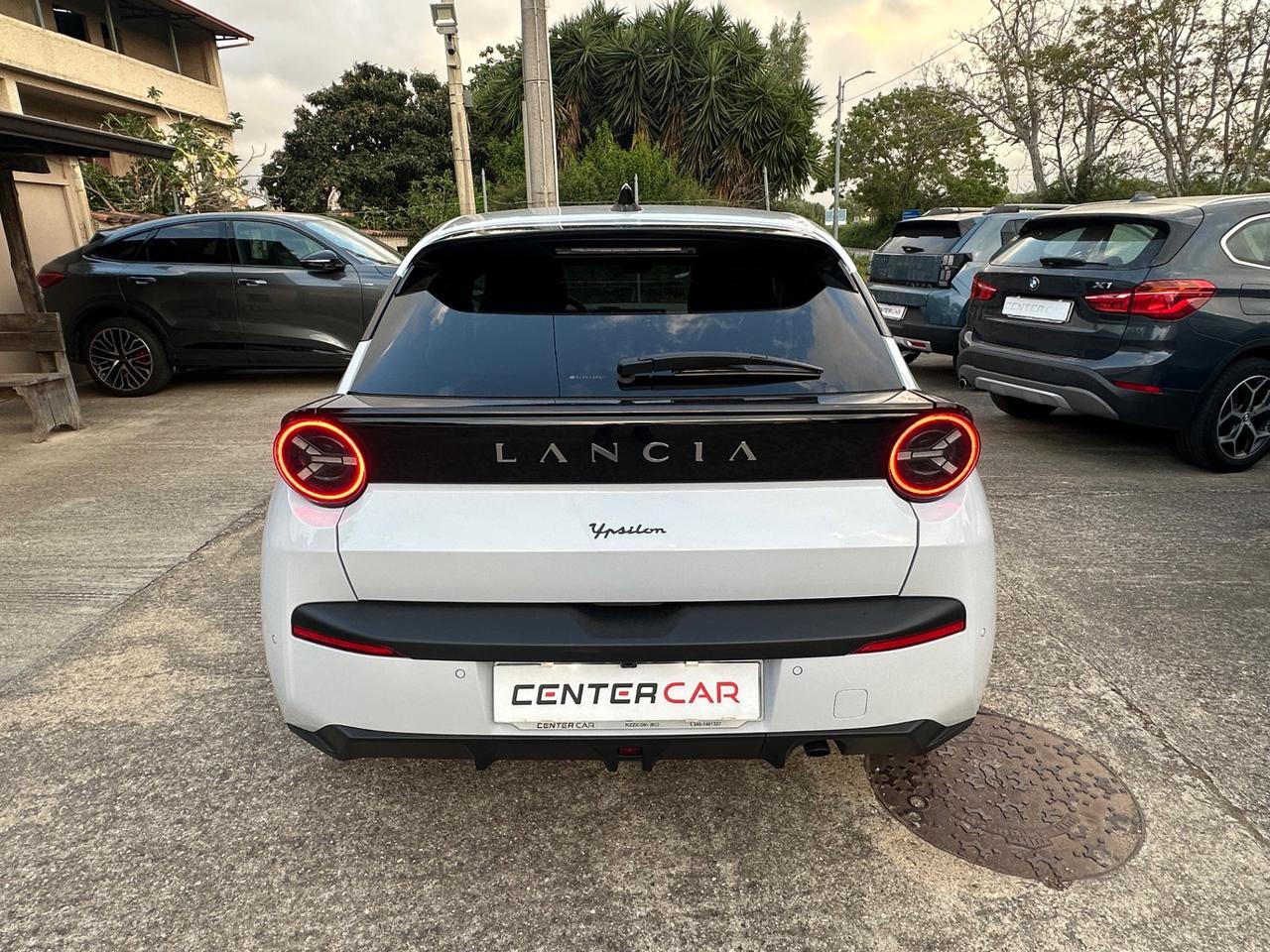 Lancia Ypsilon Hybrid e-DCT HF Line