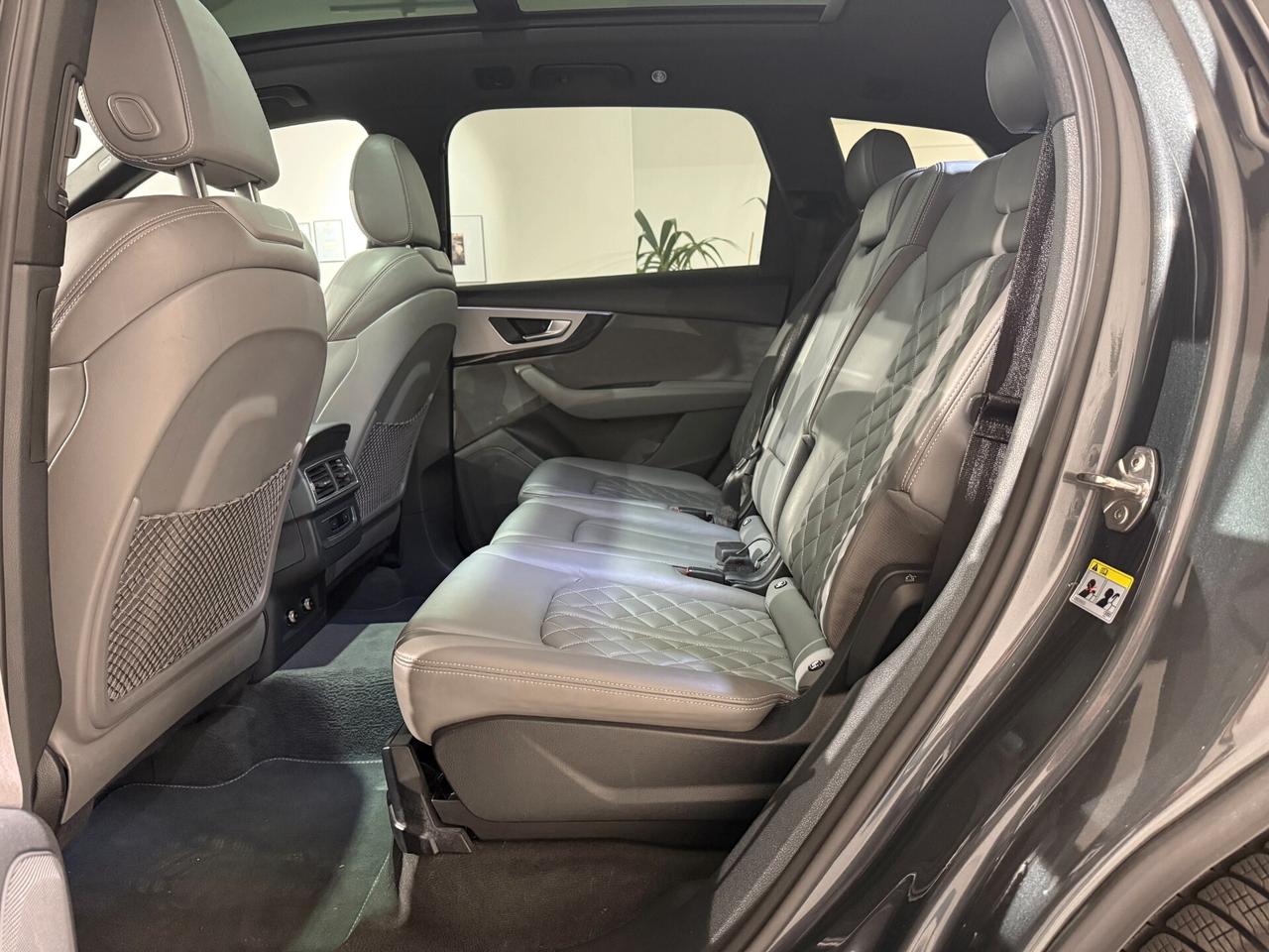 Audi Q7 e-tron 3.0 TDI quattro tiptronic Business Plus