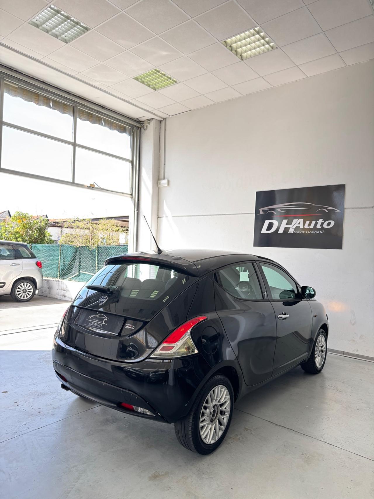 Lancia Ypsilon 1.2 69 CV 5 porte Platinum
