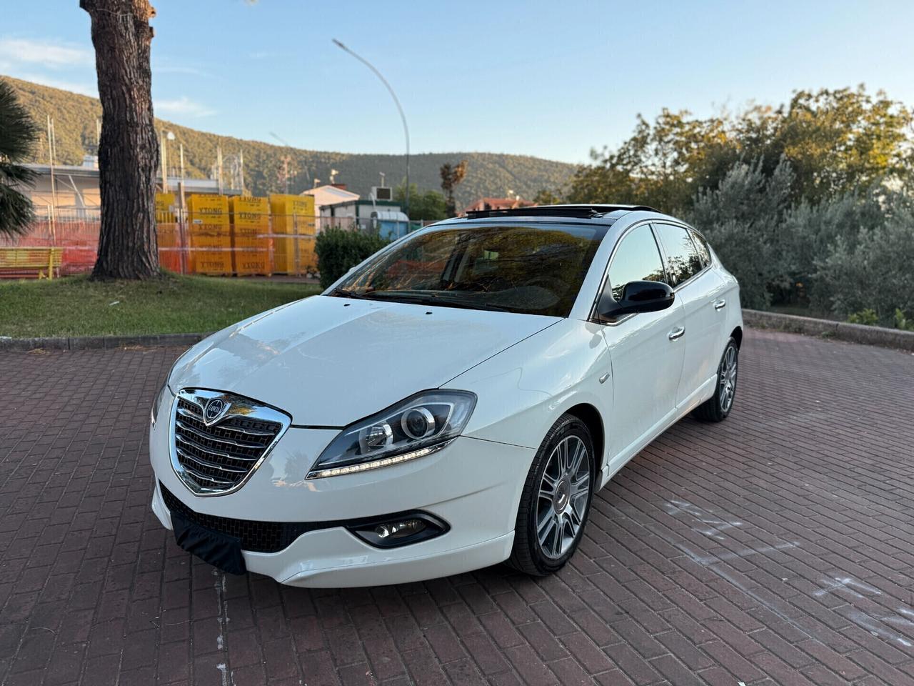 Lancia Delta 1.4 T-Jet 120 CV Gold Ecochic GPL,tetto apribile,pelle,cerchi 17,cruise control,comandi al volante,blu&me,sensori di parcheggio,full