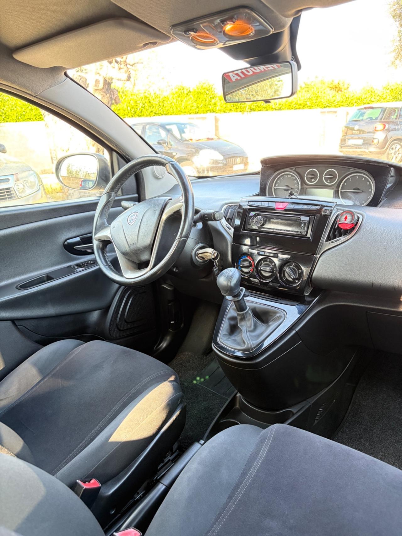 Lancia Ypsilon 1.2 69 CV 5 porte S&S Silver km 120000 ufficiali!!