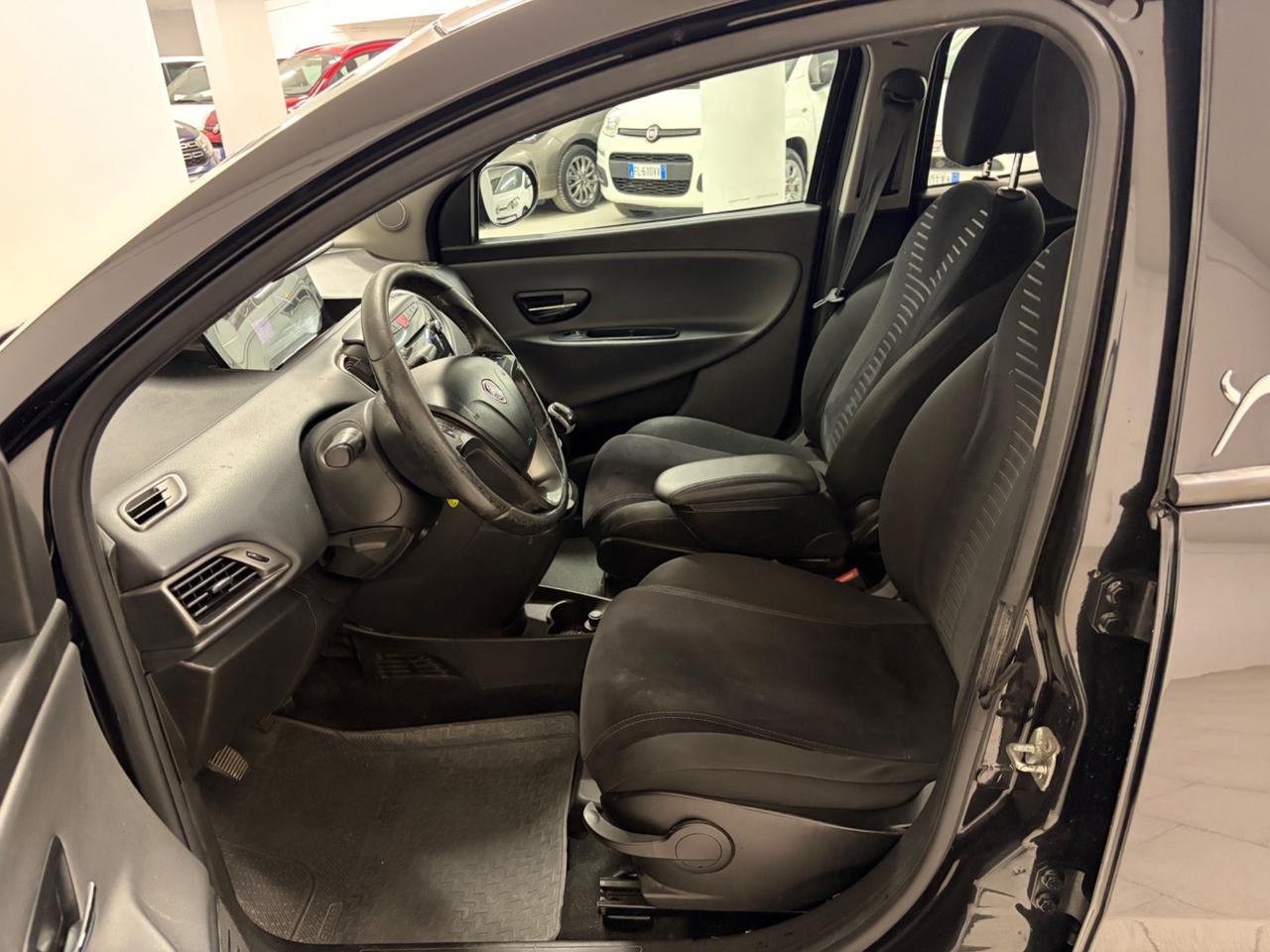 Lancia Ypsilon 0.9 TwinAir 85 CV 5 porte S&S Platinum
