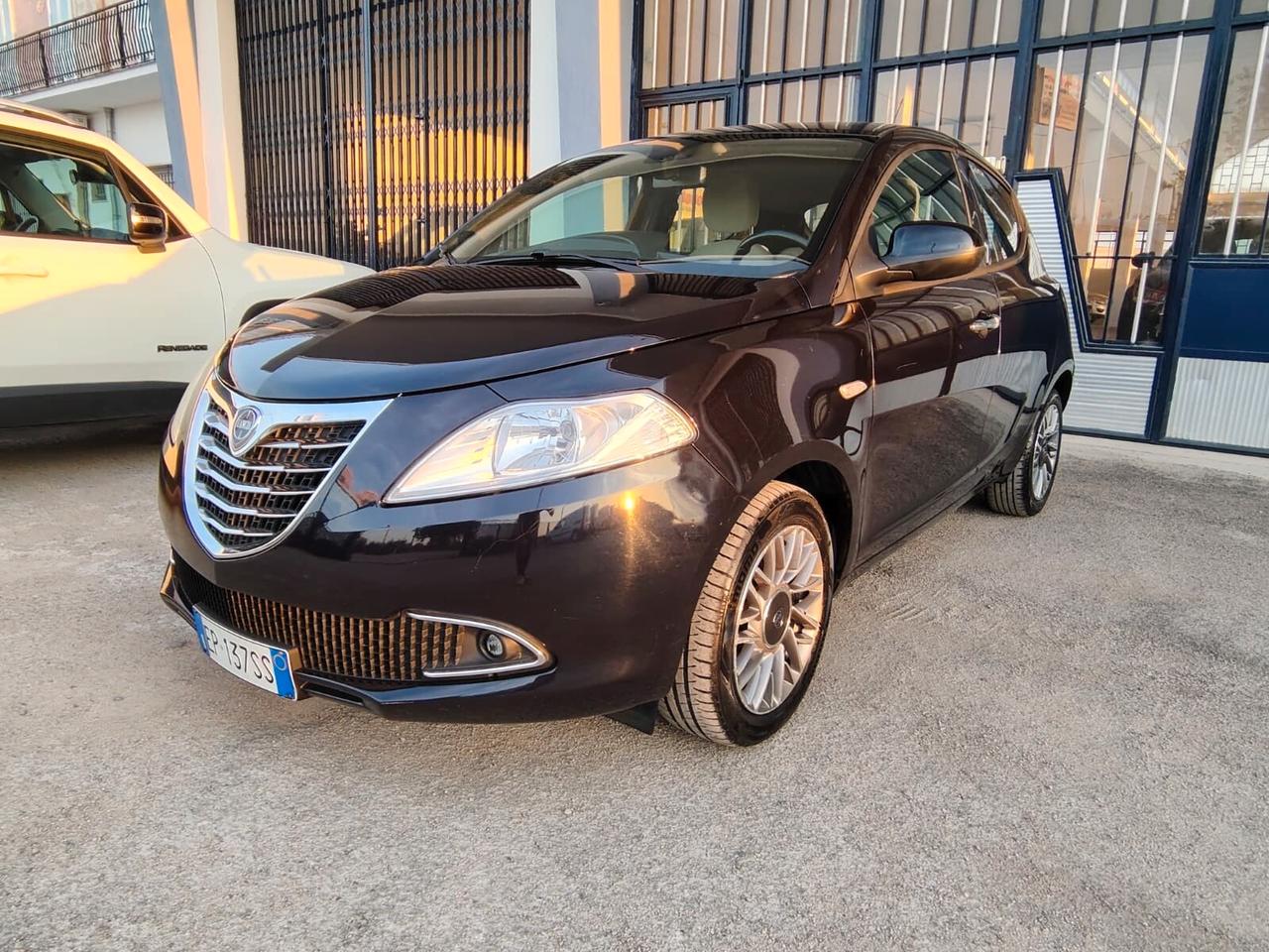Lancia Ypsilon 1.2 69 CV 5 porte S&S Platinum