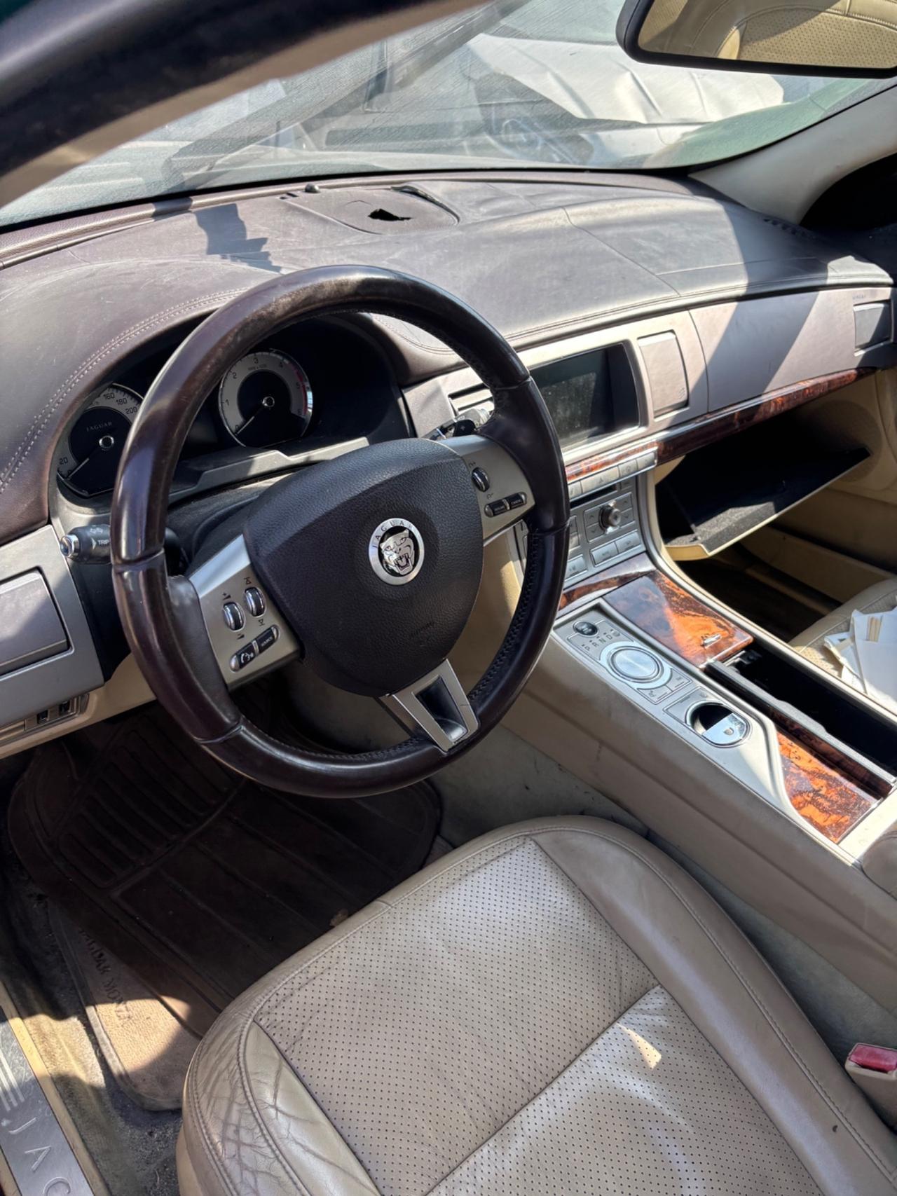 Jaguar XF 2.7D V6 Luxury motore rotto per pezzi ricambi occhio