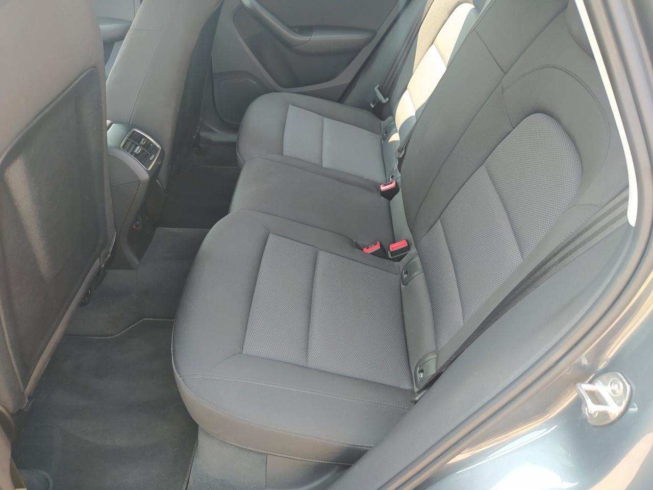 Audi Q3 2.0 TDI 120 CV Business