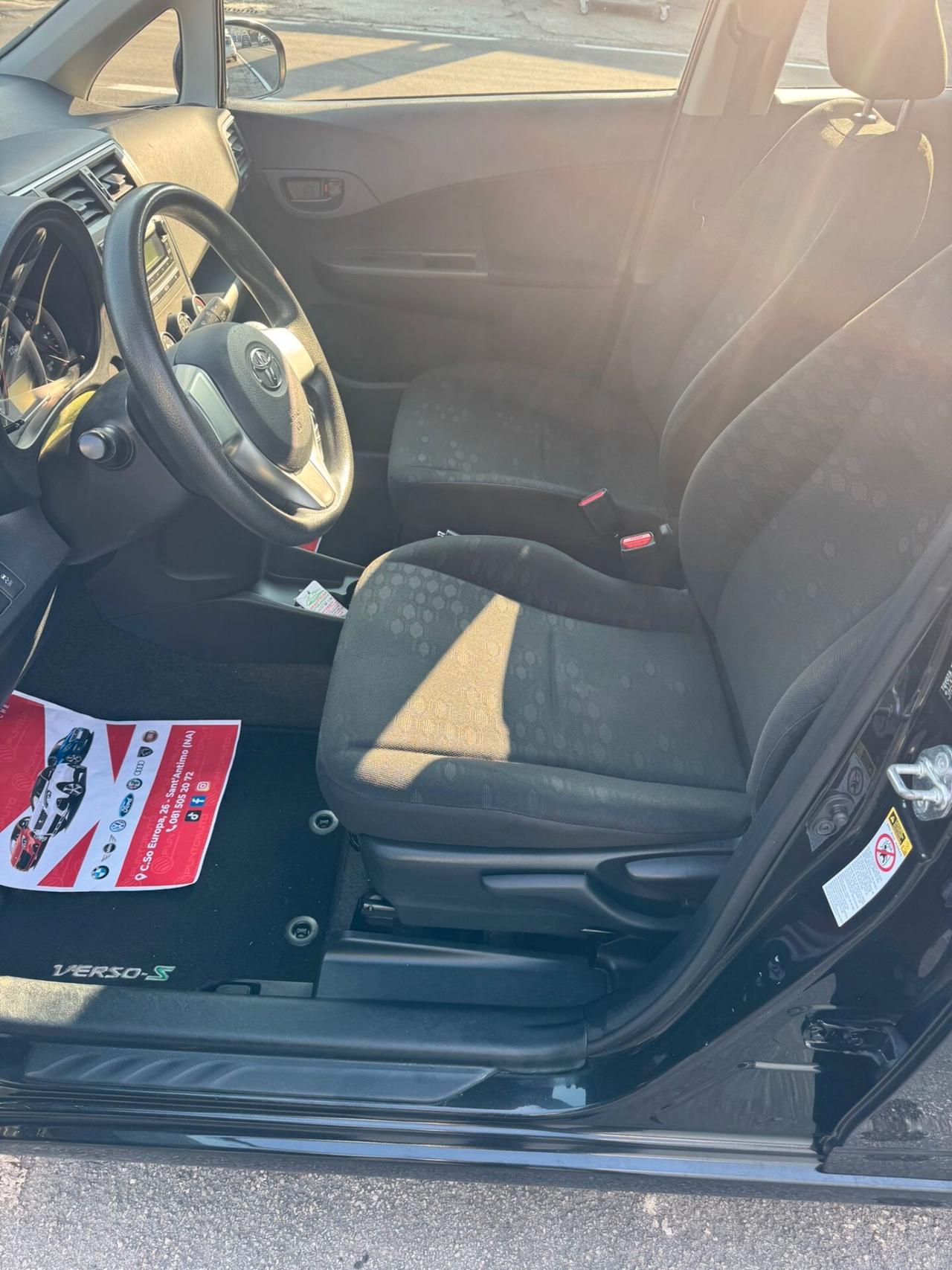 Toyota Verso-S Verso-S 1.3 Lounge mt