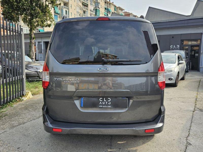 Ford Tourneo Courier 1.5 TDCI 95CV Titanium