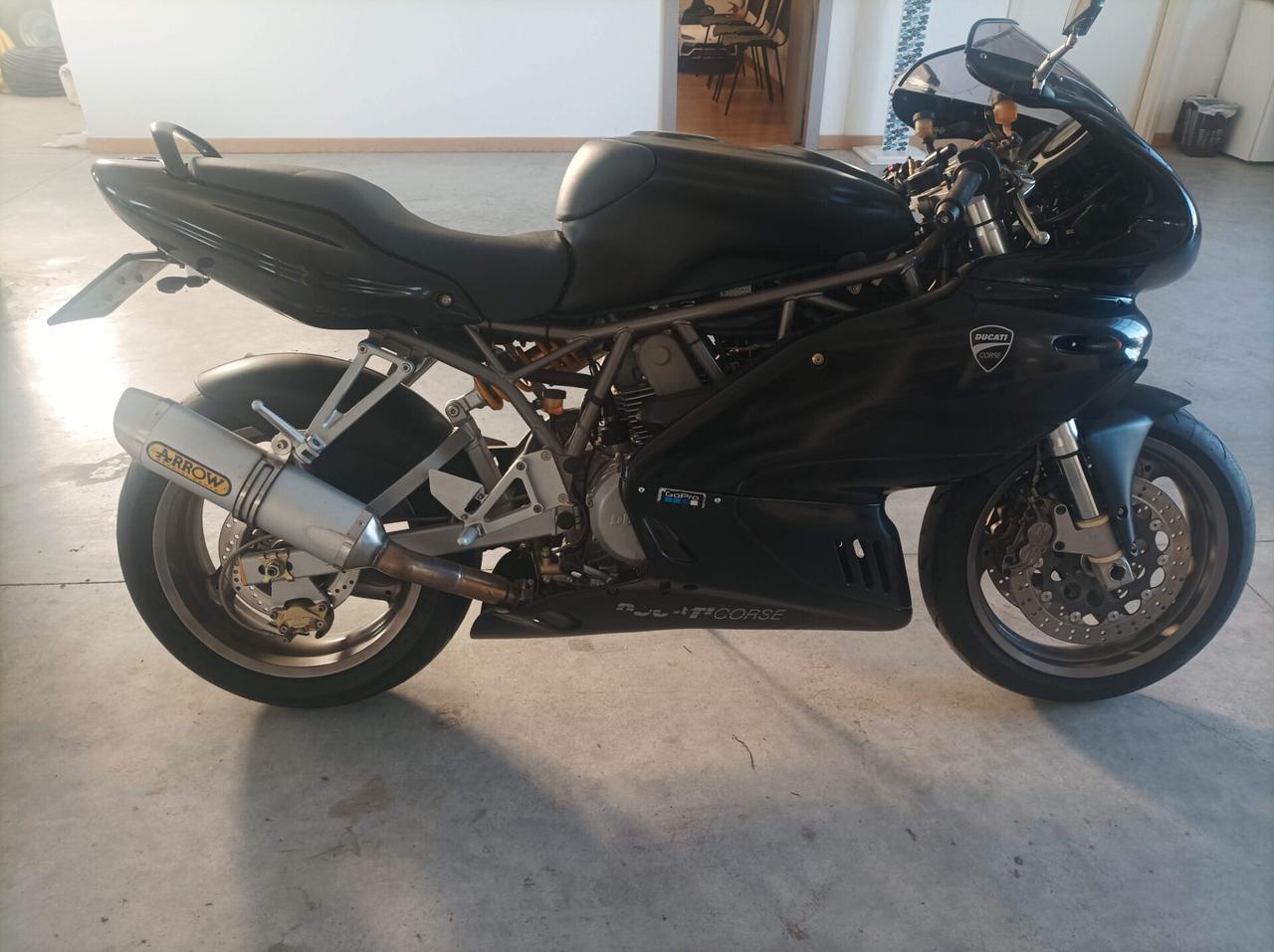 Ducati Supersport - 2001 cc 750 cv 61