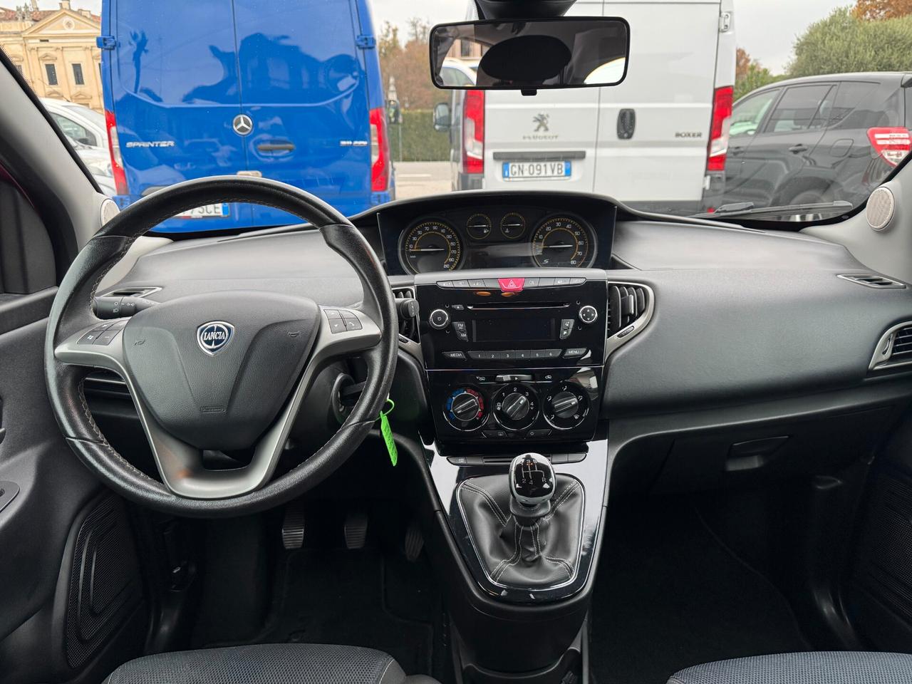 Lancia Ypsilon 1.2 69 CV 5 porte S Momodesign