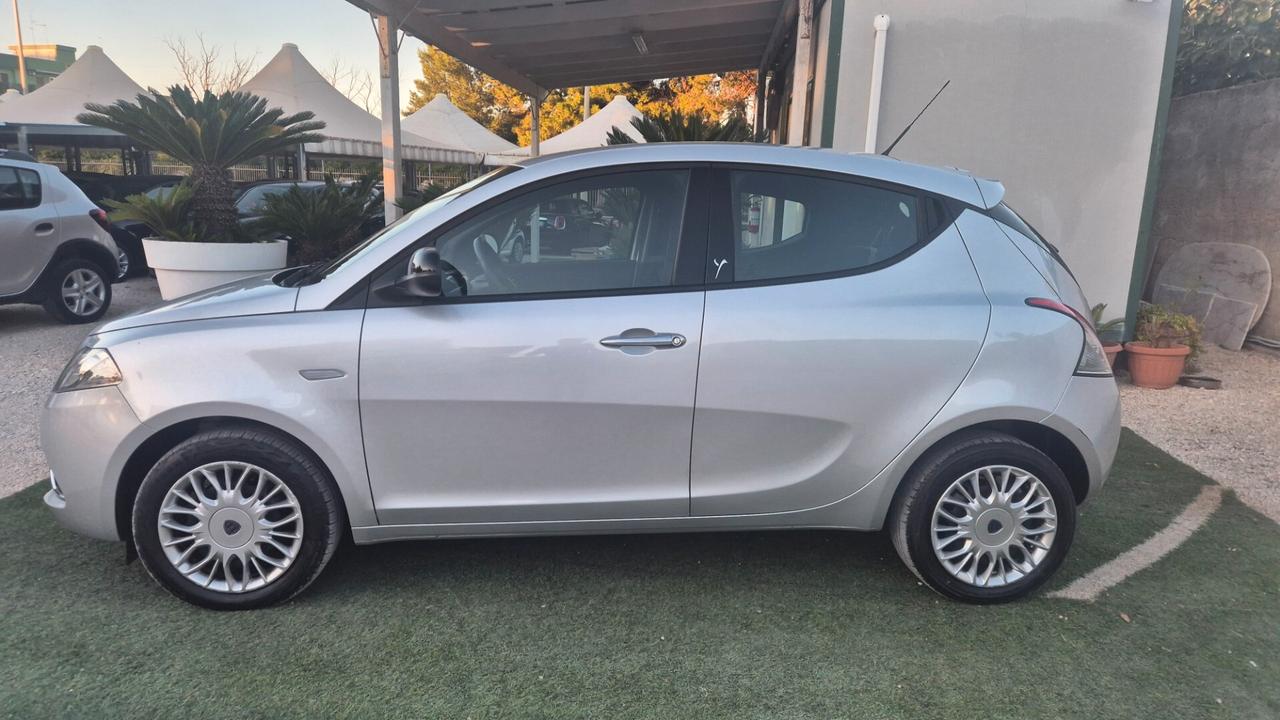 Lancia Ypsilon 1.2 69 CV 5 porte Silver