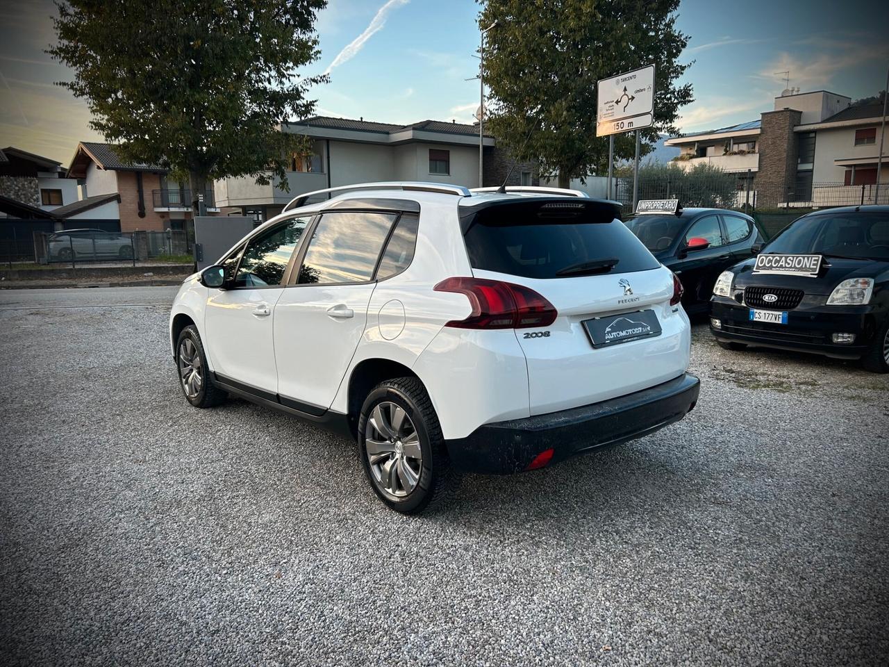 Peugeot 2008 1.6 HDi 75cv - NEOPATENTATI