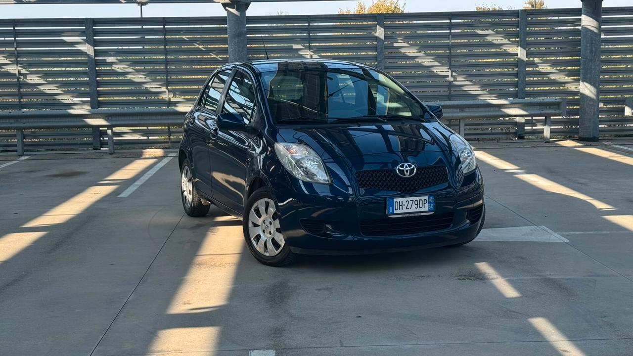 Toyota Yaris 1.0 5 porte Sol