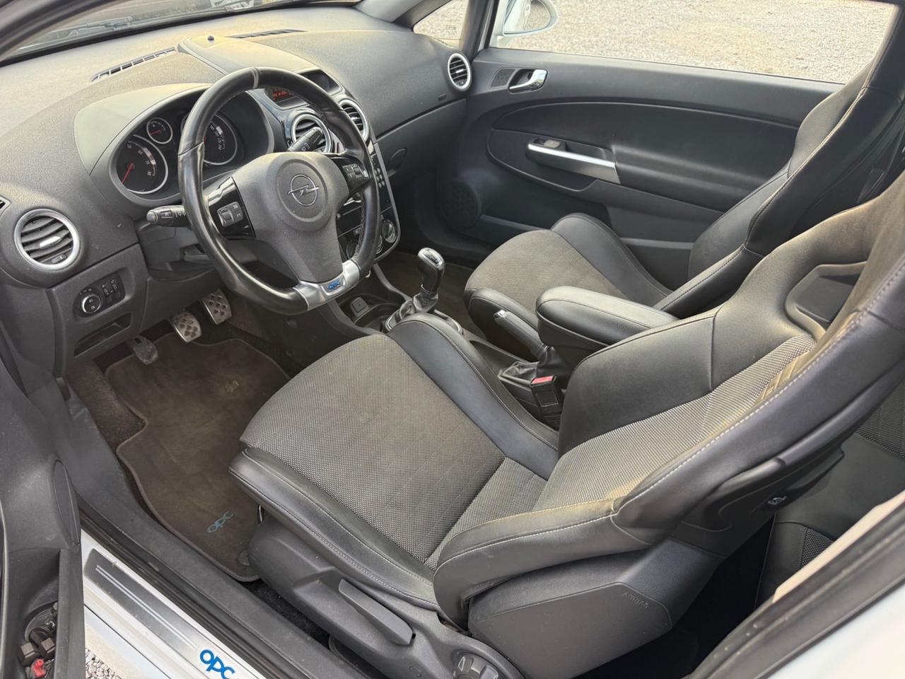 Opel Corsa 1.6 T 192CV 3 porte OPC