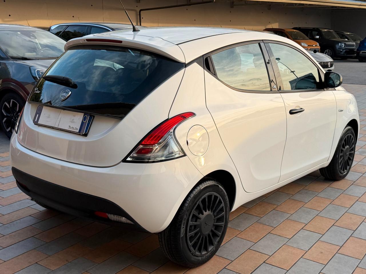 Lancia Ypsilon 1.2 69 cv. ELEFANTINO BLU