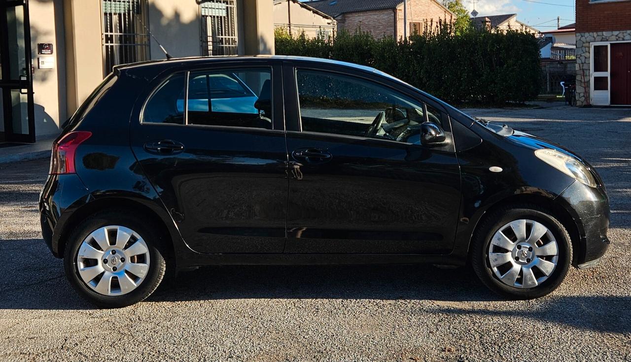 Toyota Yaris 1.0 5 P SOL