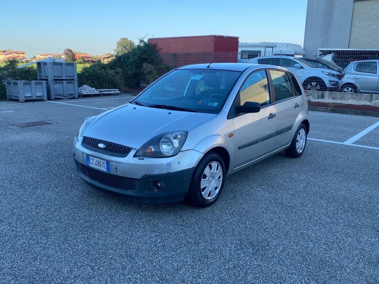 Ford Fiesta 1.4 16V 5p. Ghia